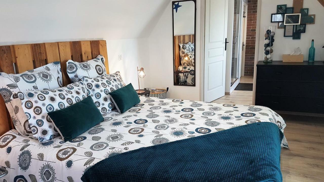 Le Clos Des Etoiles B&B Ле-Бюг Экстерьер фото